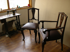 Реставрирани и претапицирани старинни столове с пружини и пълнеж от морска трева и африк